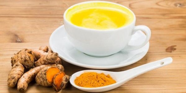 Té de cúrcuma, canela y jengibre