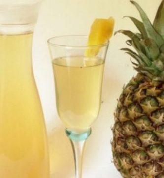 Agua Adelgazante de Piña y Otros Ingredientes Agua Adelgazante de Piña y Otros Ingredientes