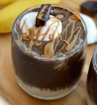 Sólo 212 calorías – Smoothie de chocolate y crema de cacahuete Sólo 212 calorías – Smoothie de chocolate y crema de cacahuete