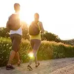 LOS 5 EXCELENTES BENEFICIOS  QUE TE APORTA CAMINAR AL AIRE LIBRE
