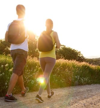 LOS 5 EXCELENTES BENEFICIOS  QUE TE APORTA CAMINAR AL AIRE LIBRE